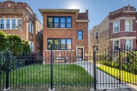 4037 W Oakdale Ave, Chicago, IL 60641