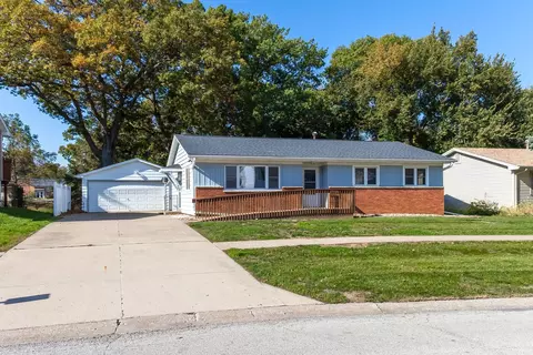 Exterior - 814 12th St, Silvis, IL 61282 photo 4 of 5