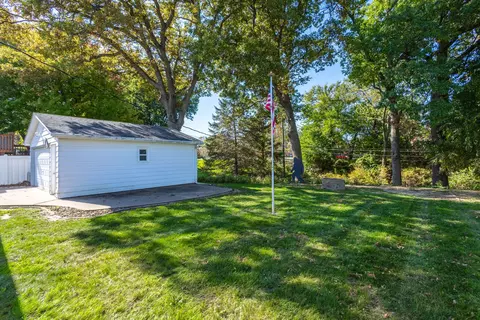 Exterior - 814 12th St, Silvis, IL 61282 photo 3 of 5