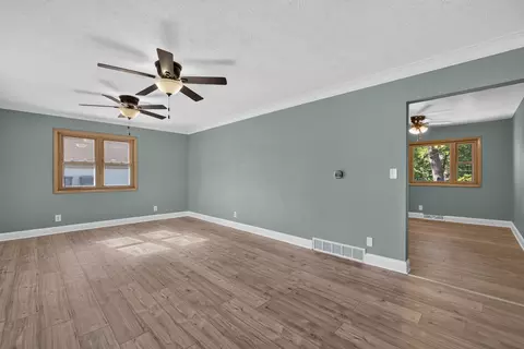Living - 814 12th St, Silvis, IL 61282 photo 2 of 5