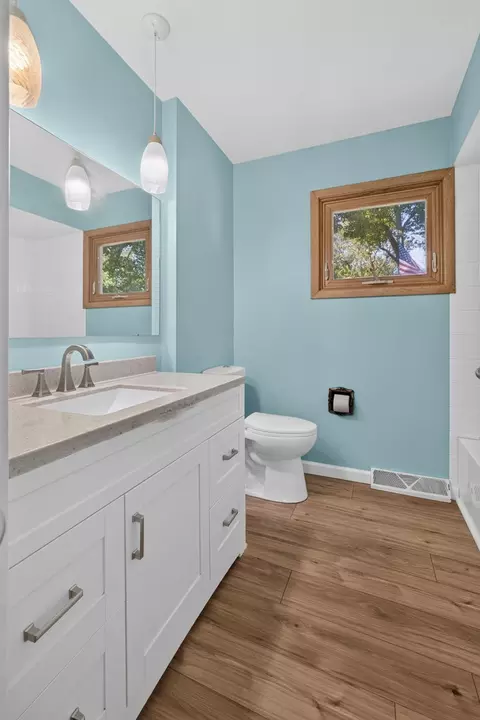 Bath - 814 12th St, Silvis, IL 61282 photo 2 of 4