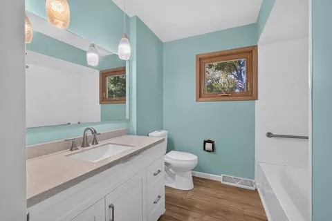 Bath - 814 12th St, Silvis, IL 61282 photo 1 of 4