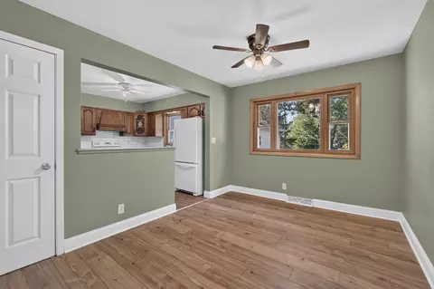 Living - 814 12th St, Silvis, IL 61282 photo 5 of 5