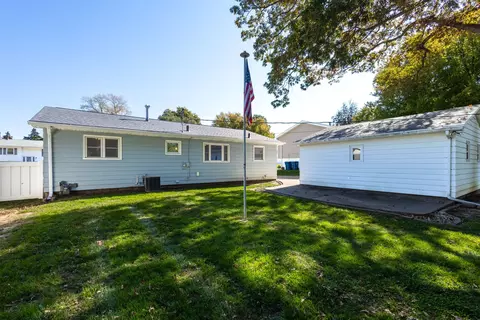 Exterior - 814 12th St, Silvis, IL 61282 photo 2 of 5