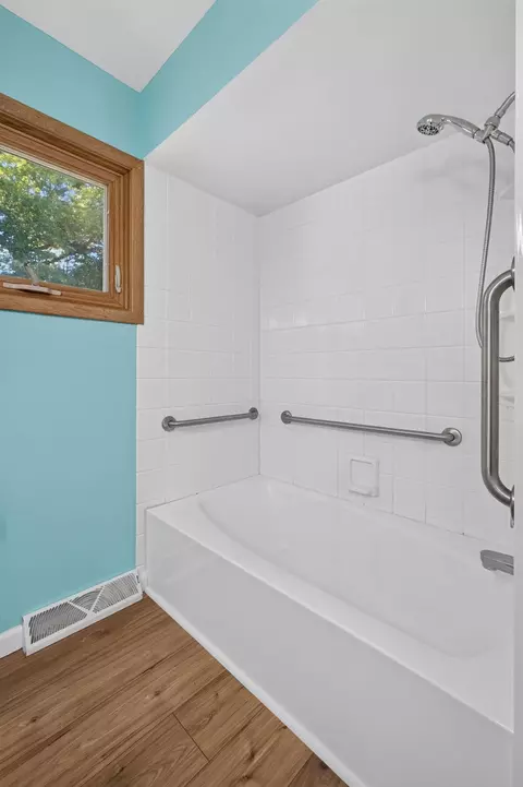 Bath - 814 12th St, Silvis, IL 61282 photo 3 of 4