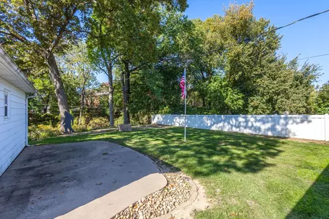 Exterior - 814 12th St, Silvis, IL 61282 photo 1 of 5