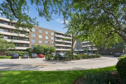 7201 N Lincoln Ave #203, Lincolnwood, IL 60712