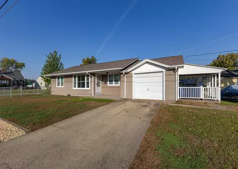 220 7th St, Camanche, IA 52730