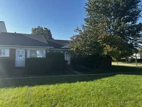 415 Salem Sq, Bolingbrook, IL 60440