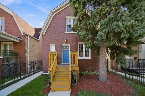 851 N Karlov Ave, Chicago, IL 60651
