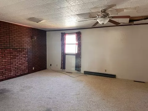 Living - 1107 E Ruth St, Benton, IL 62812 photo 2 of 5