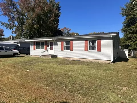 Exterior - 1107 E Ruth St, Benton, IL 62812 photo 2 of 7