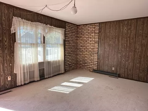 Living - 1107 E Ruth St, Benton, IL 62812 photo 1 of 5