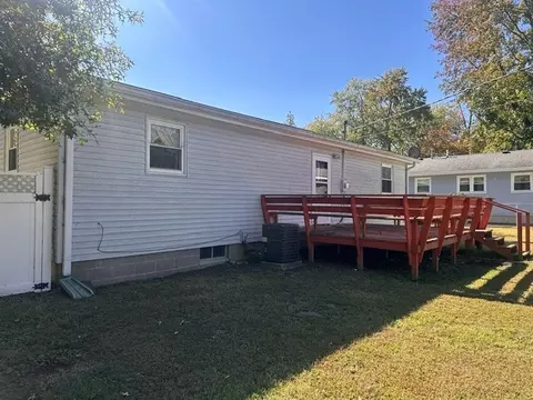 Exterior - 1107 E Ruth St, Benton, IL 62812 photo 4 of 7