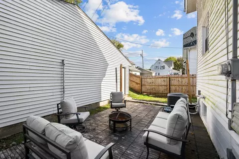 Exterior - 1813 18th Ave, Moline, IL 61265 photo 6 of 8