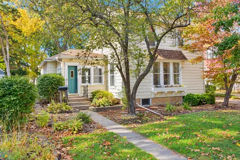 629 N Madison St, Woodstock, IL 60098