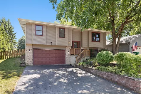 558 Barbary Ln, Woodstock, IL 60098