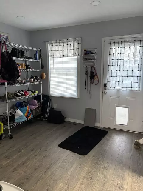Entry Way - 526 E Smith St, Benton, IL 62812 photo 1 of 1