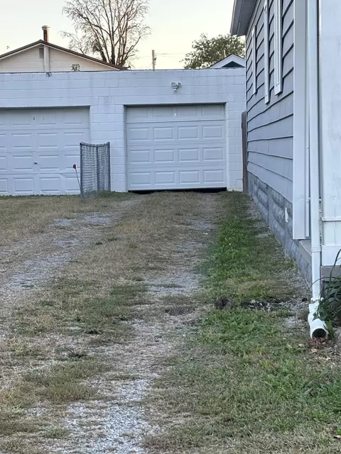Other - 526 E Smith St, Benton, IL 62812 photo 1 of 13