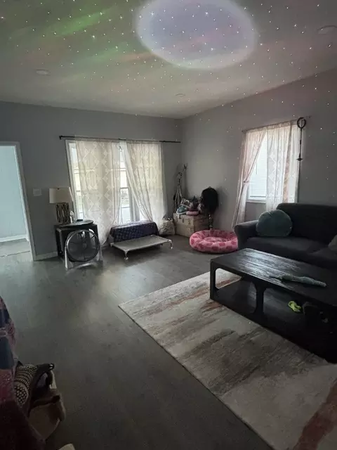 Living - 526 E Smith St, Benton, IL 62812 photo 3 of 3
