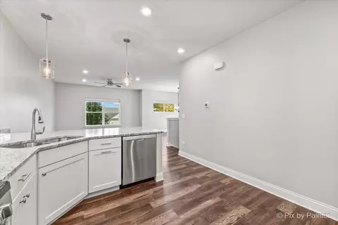 Entry Way - 735 Harper Ave, Cary, IL 60013 photo 5 of 6