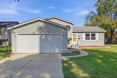 204 W Hawthorne Blvd, Mundelein, IL 60060
