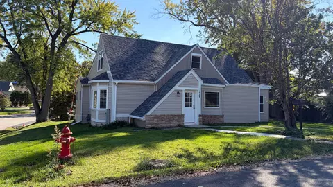 325 E Lake Shore Dr, Round Lake Park, IL 60073