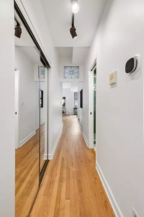 Entry Way - 846 W Cornelia Ave #202, Chicago, IL 60657 photo 1 of 1