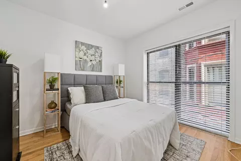Bedroom - 846 W Cornelia Ave #202, Chicago, IL 60657 photo 1 of 3