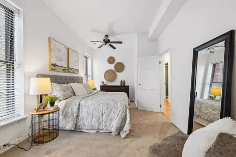 Bedroom - 846 W Cornelia Ave #202, Chicago, IL 60657 photo 2 of 3