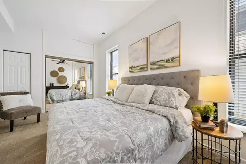 Bedroom - 846 W Cornelia Ave #202, Chicago, IL 60657 photo 3 of 3