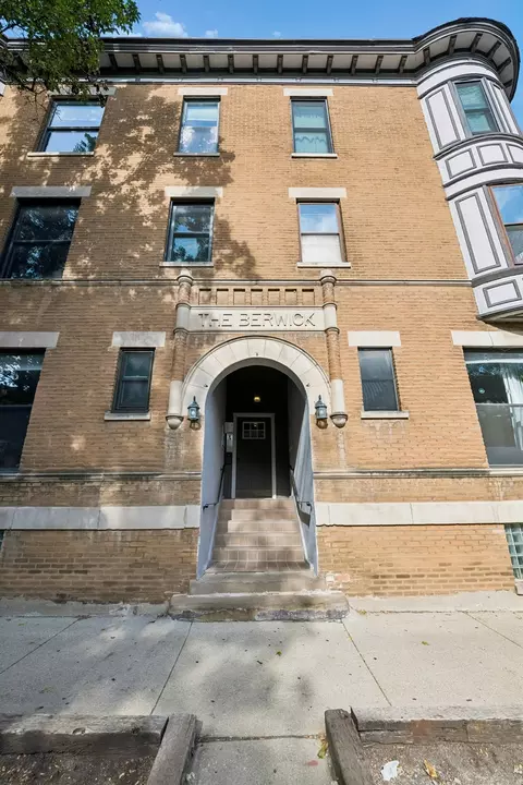 Other - 846 W Cornelia Ave #202, Chicago, IL 60657 photo 1 of 4