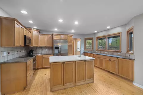 Kitchen - 697 Fox Holw, Dekalb, IL 60115 photo 2 of 5