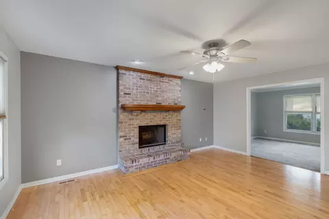 Living - 697 Fox Holw, Dekalb, IL 60115 photo 5 of 8