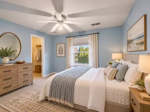 Bedroom - 697 Fox Holw, Dekalb, IL 60115 photo 6 of 8