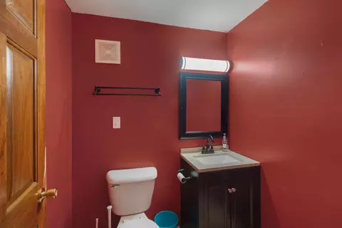 Bath - 697 Fox Holw, Dekalb, IL 60115 photo 4 of 4