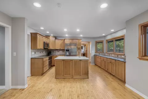 Kitchen - 697 Fox Holw, Dekalb, IL 60115 photo 1 of 5