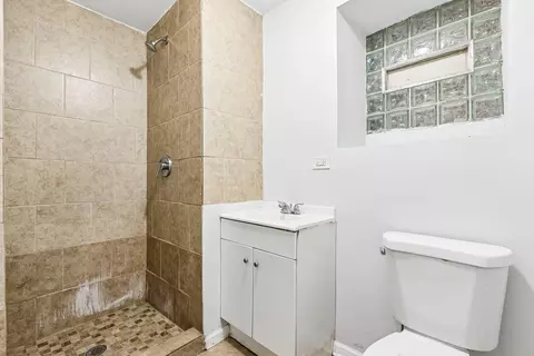 Bath - 6344 S Eberhart Ave, Chicago, IL 60637 photo 2 of 3