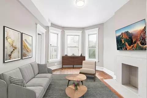 Living - 6344 S Eberhart Ave, Chicago, IL 60637 photo 3 of 10