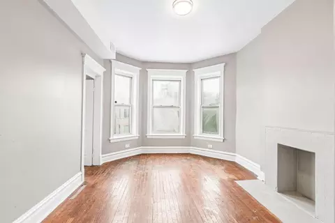 Living - 6344 S Eberhart Ave, Chicago, IL 60637 photo 7 of 10
