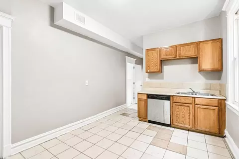 Kitchen - 6344 S Eberhart Ave, Chicago, IL 60637 photo 3 of 4
