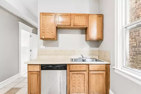Kitchen - 6344 S Eberhart Ave, Chicago, IL 60637 photo 4 of 4