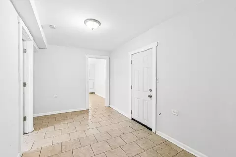 Entry Way - 6344 S Eberhart Ave, Chicago, IL 60637 photo 2 of 3