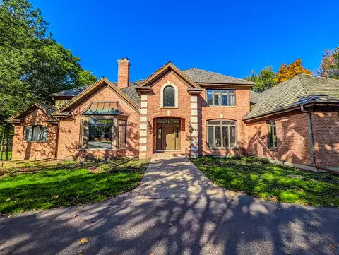 20 Hidden Brook Dr, North Barrington, IL 60010