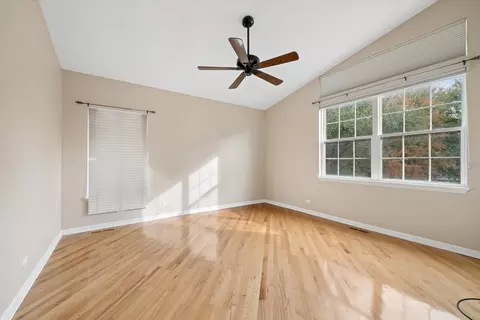 Living - 256 Prairie View Ln, Wheeling, IL 60090 photo 4 of 7