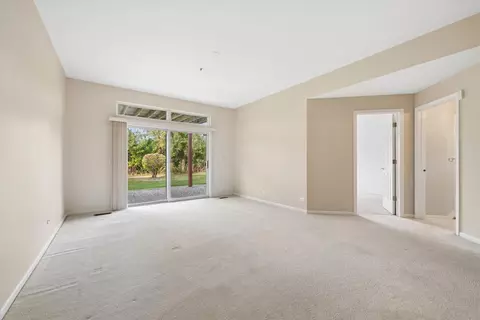 Living - 256 Prairie View Ln, Wheeling, IL 60090 photo 6 of 7