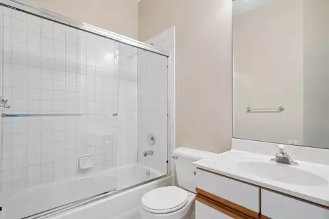 Bath - 256 Prairie View Ln, Wheeling, IL 60090 photo 5 of 5