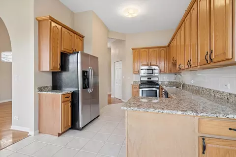 Kitchen - 256 Prairie View Ln, Wheeling, IL 60090 photo 1 of 3