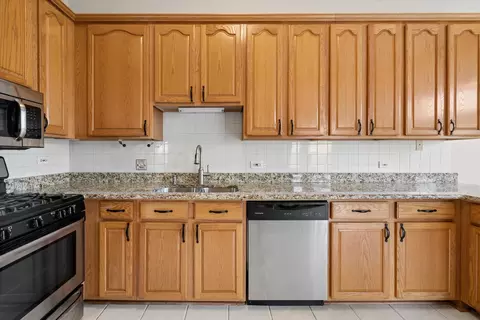 Kitchen - 256 Prairie View Ln, Wheeling, IL 60090 photo 2 of 3