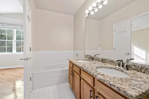 Bath - 256 Prairie View Ln, Wheeling, IL 60090 photo 3 of 5